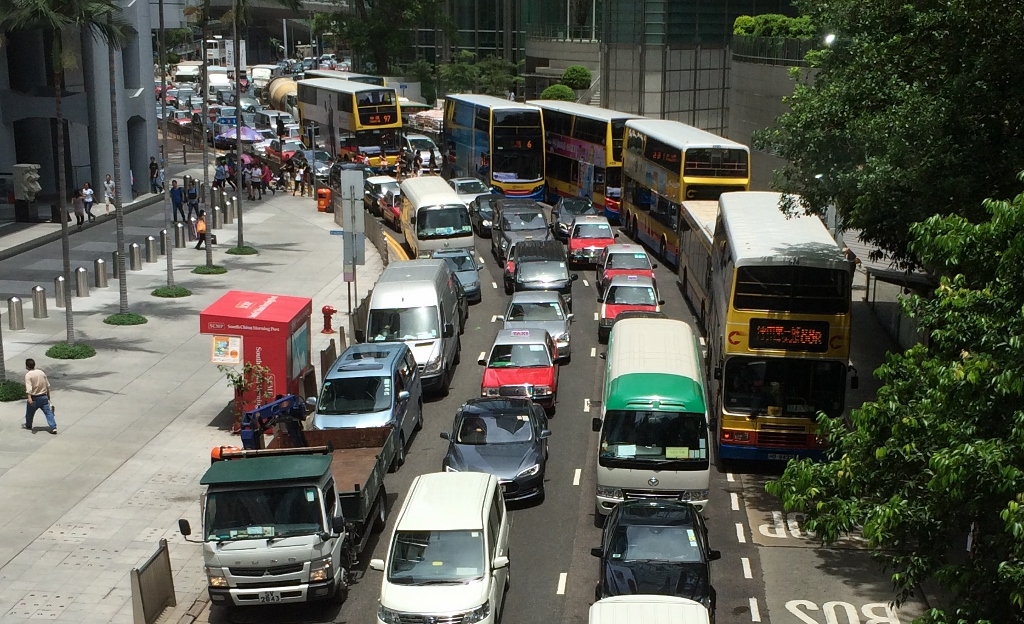 Traffic in Queen's Road Central